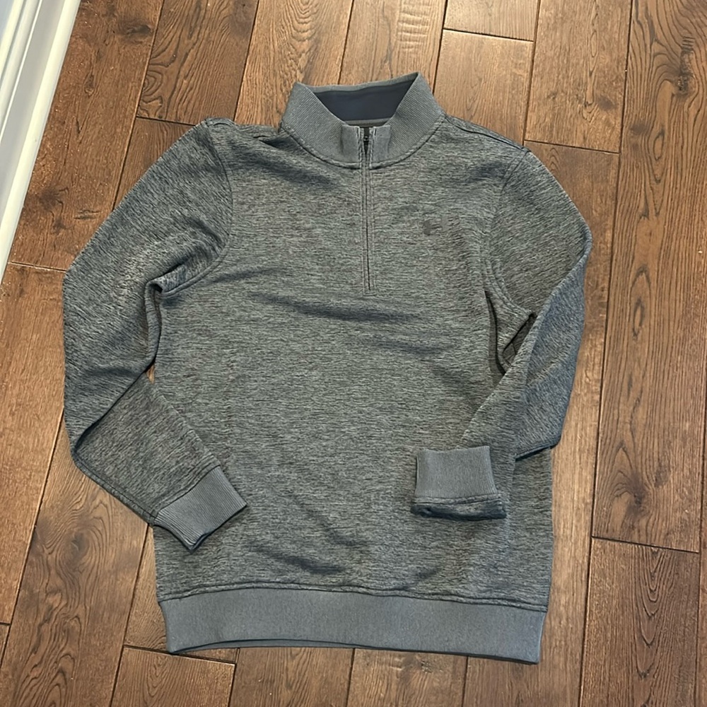 Gray sweatshirt